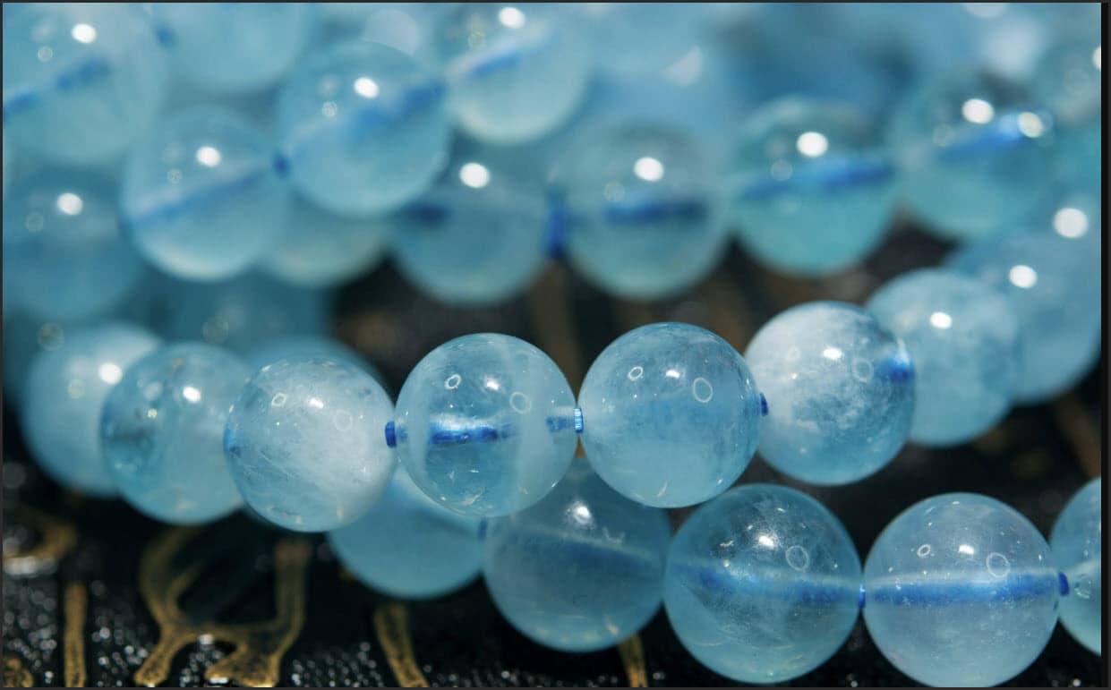 Đá màu xanh dương giúp tiết chế năng lượng Kim quá mạnh